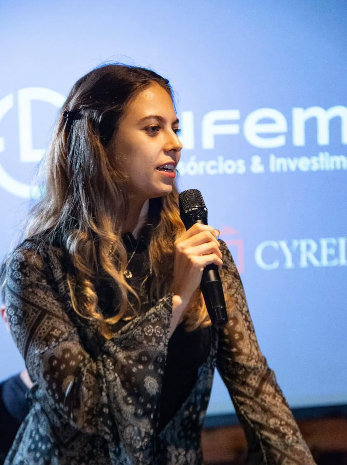 Fala diante do painel da Lufema